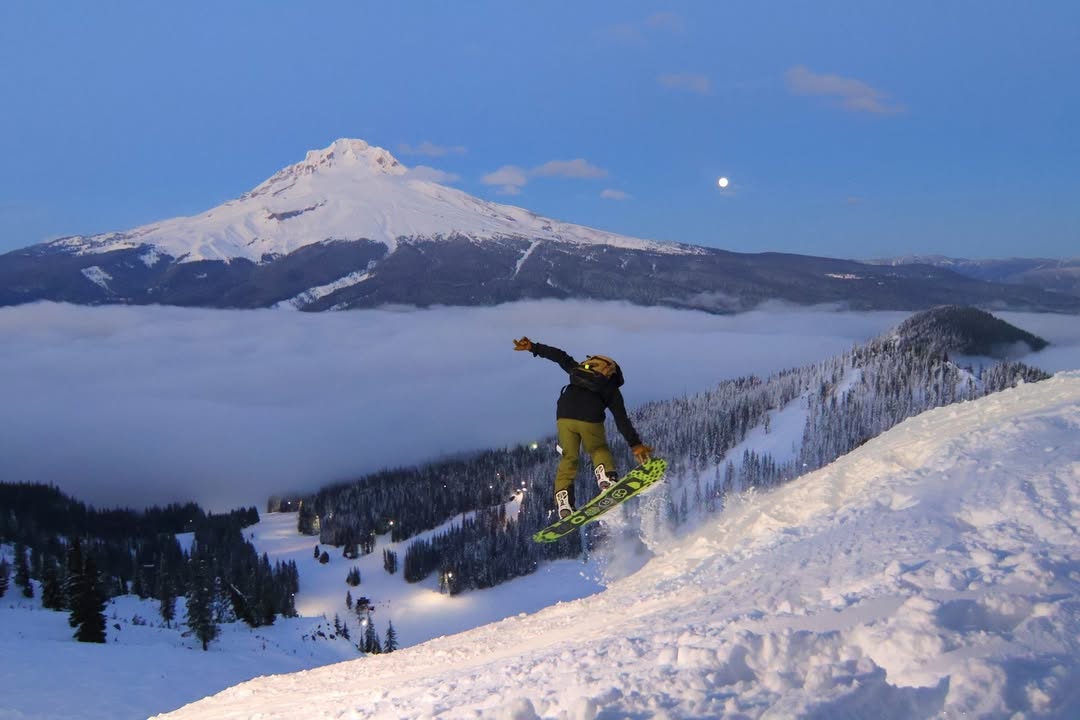photo of someone snowboarding